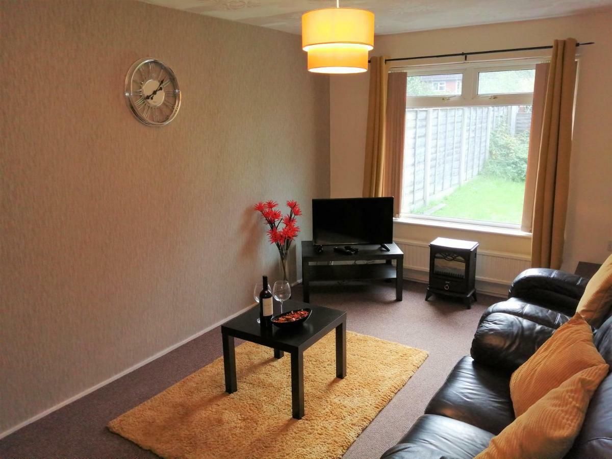 Villa Fearnhead House Warrington Exterior foto